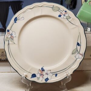 Epoch Apple Blossom Scalloped Edge Dinner Plate 10½" E941N Chipped